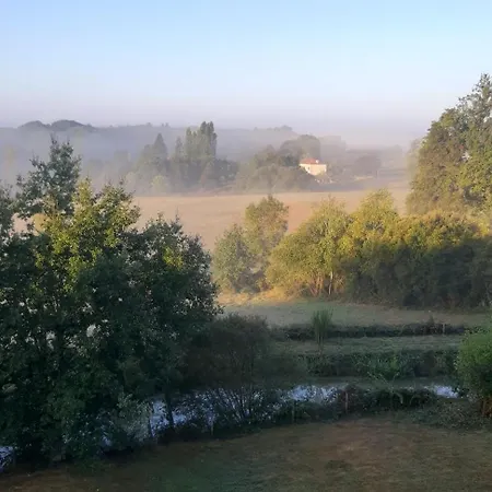 Lumineux Manoir En Charente-limousine Massignac